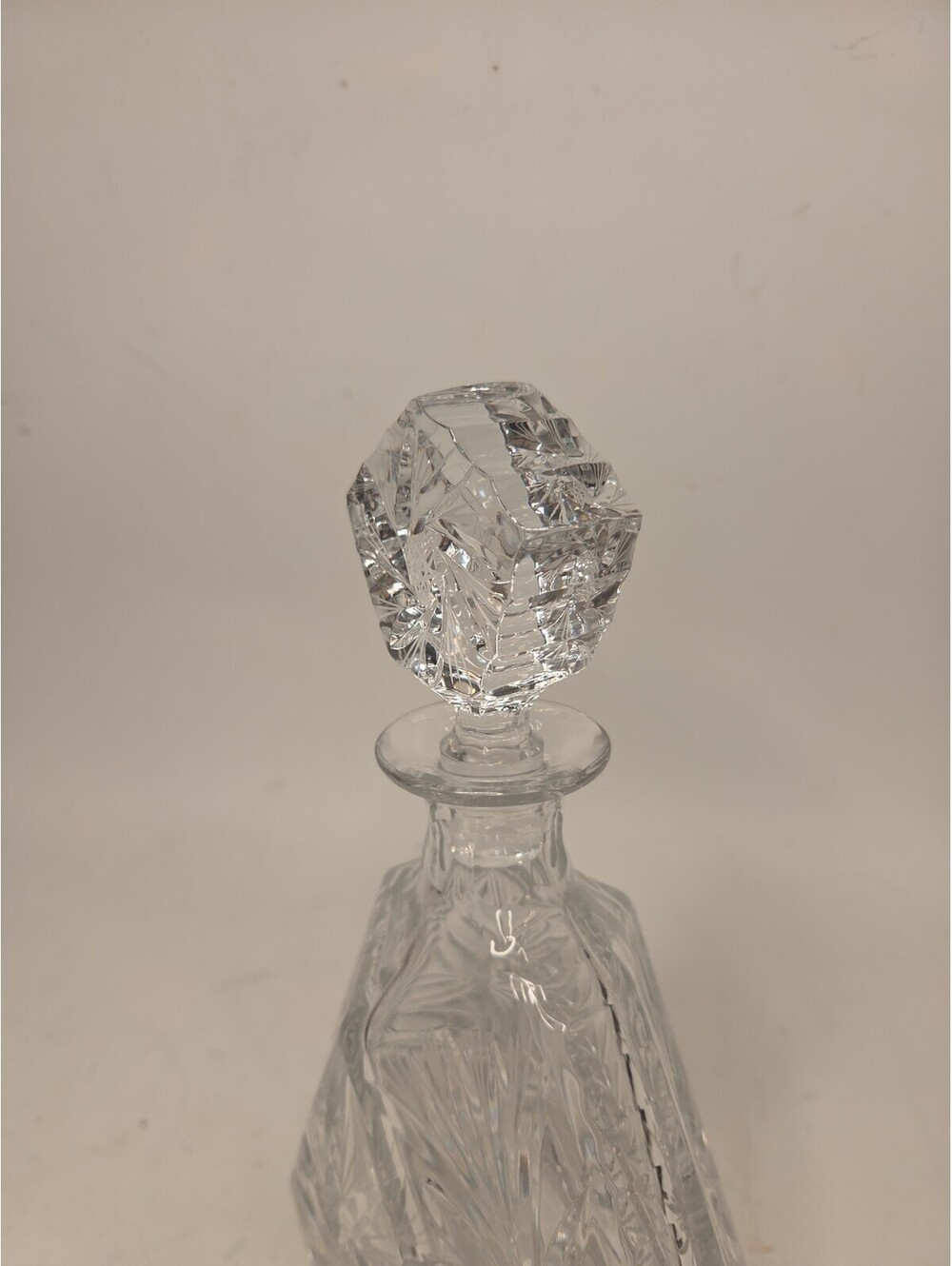 Godinger Dublin Crystal Triangular Whiskey Decanter & Chevron Stopper 11" Heavy - Picture 7 of 7